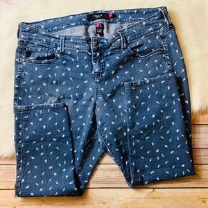 Torrid Capri Jeans With Lightning ⚡️ print 18